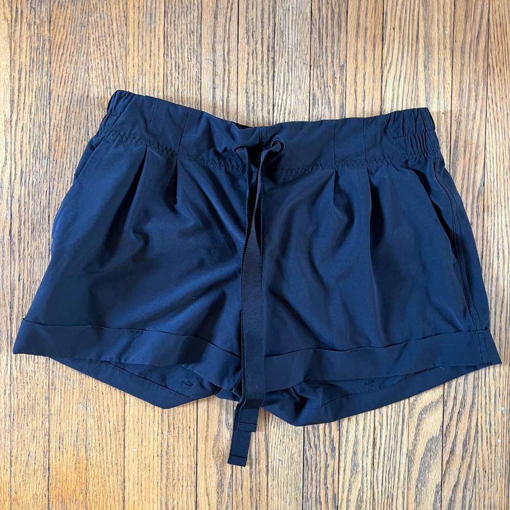 Lululemon Shorts size 6